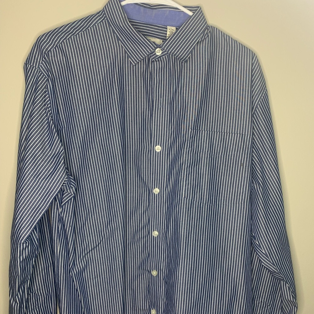 Van Huesen Dress Shirt SIZE: Large